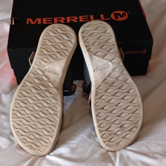 Sandals - Picture 2 of 4